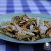 Chinakohl-Salat mit gebratenen Nudeln Chinakohl-Salat mit gebratenen Nudeln