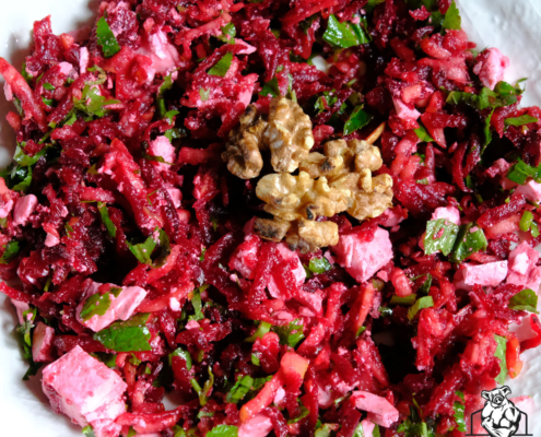 Rote Beete Salat mit Walnüssen und Schafskäse