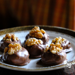 Aprikosen-Marzipan-Pralinen mit Walnuss