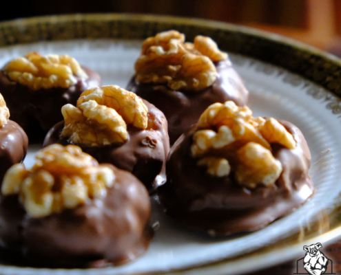 Aprikosen-Marzipan-Pralinen mit Walnuss