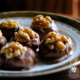 Aprikosen-Marzipan-Pralinen mit Walnuss