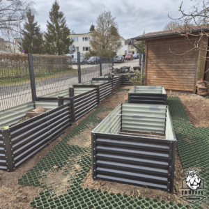 Aufstellen der Beete in Waage